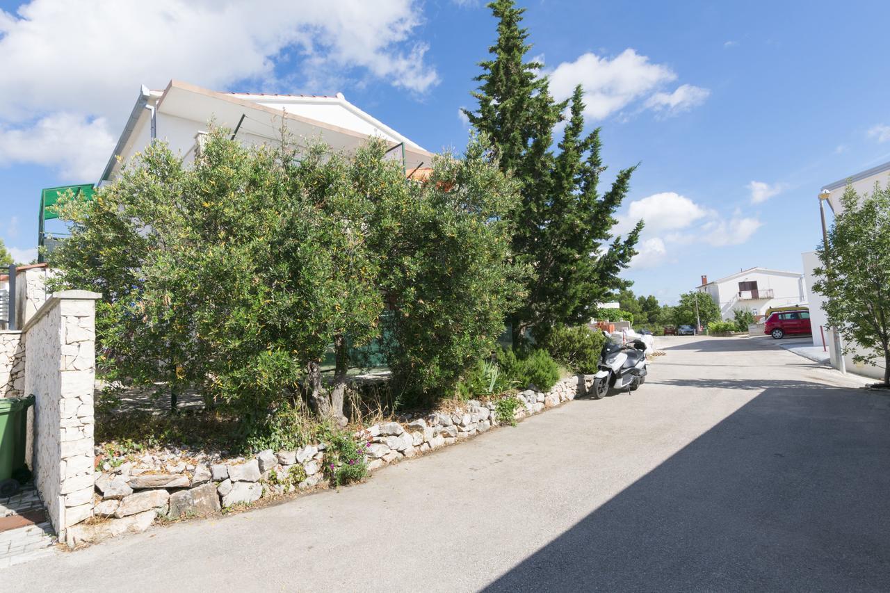Apartments Ksenija Примоштен Экстерьер фото