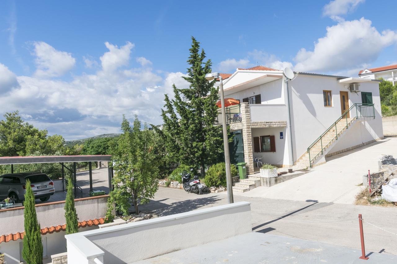 Apartments Ksenija Примоштен Экстерьер фото
