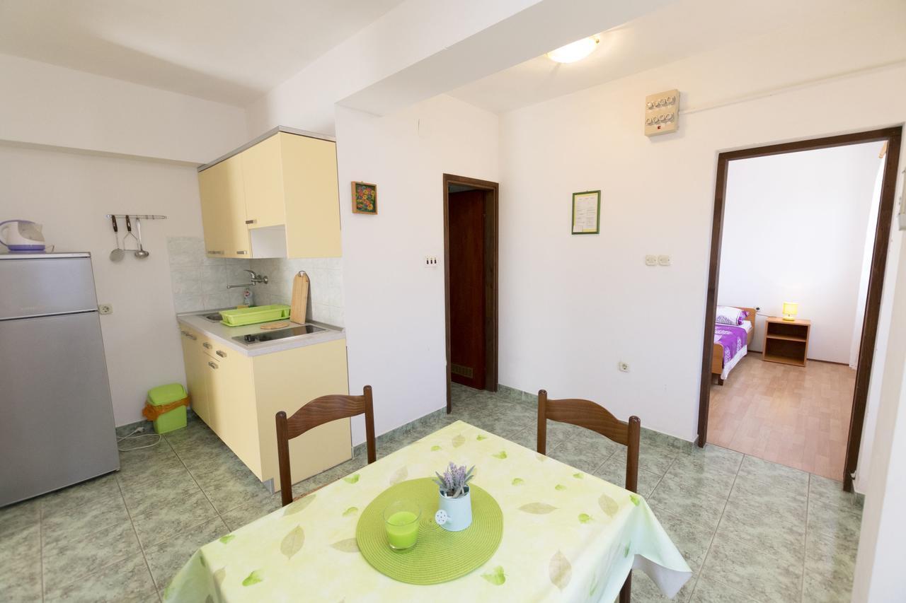 Apartments Ksenija Примоштен Экстерьер фото
