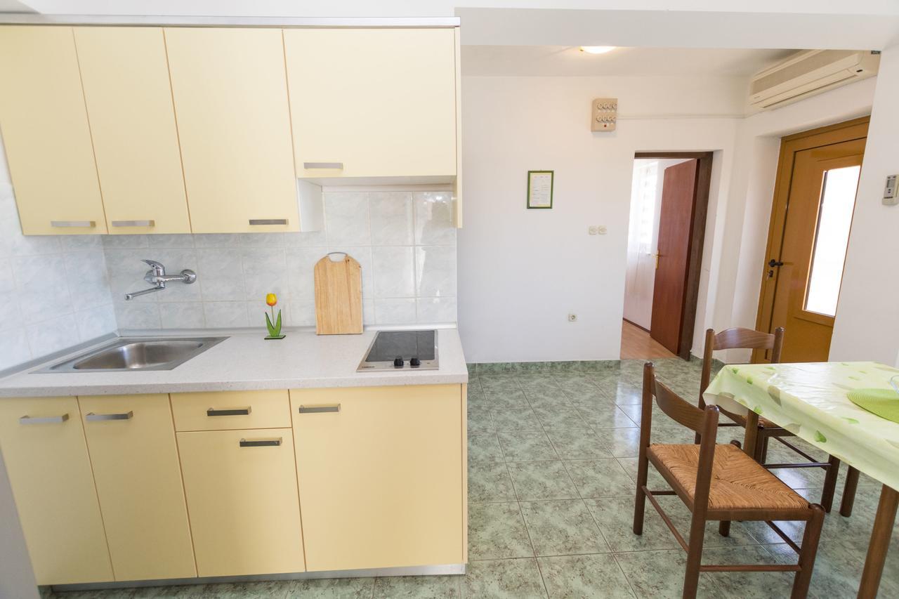 Apartments Ksenija Примоштен Экстерьер фото